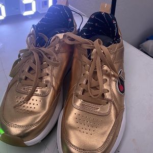 Champion shoes (gold)